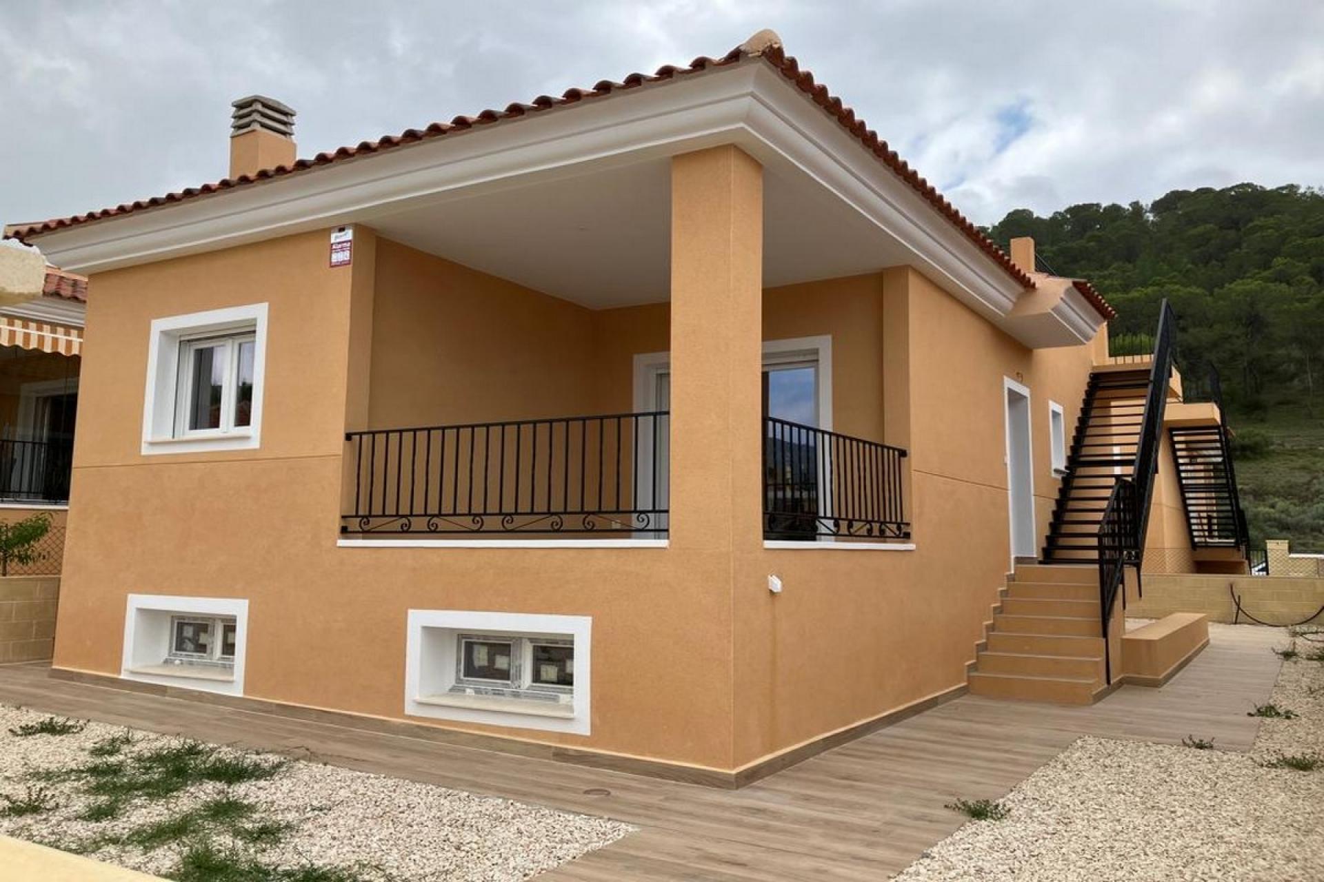 Maison individuelle bon marché à vendre dans les terres d'Alicante in Medvilla Spanje