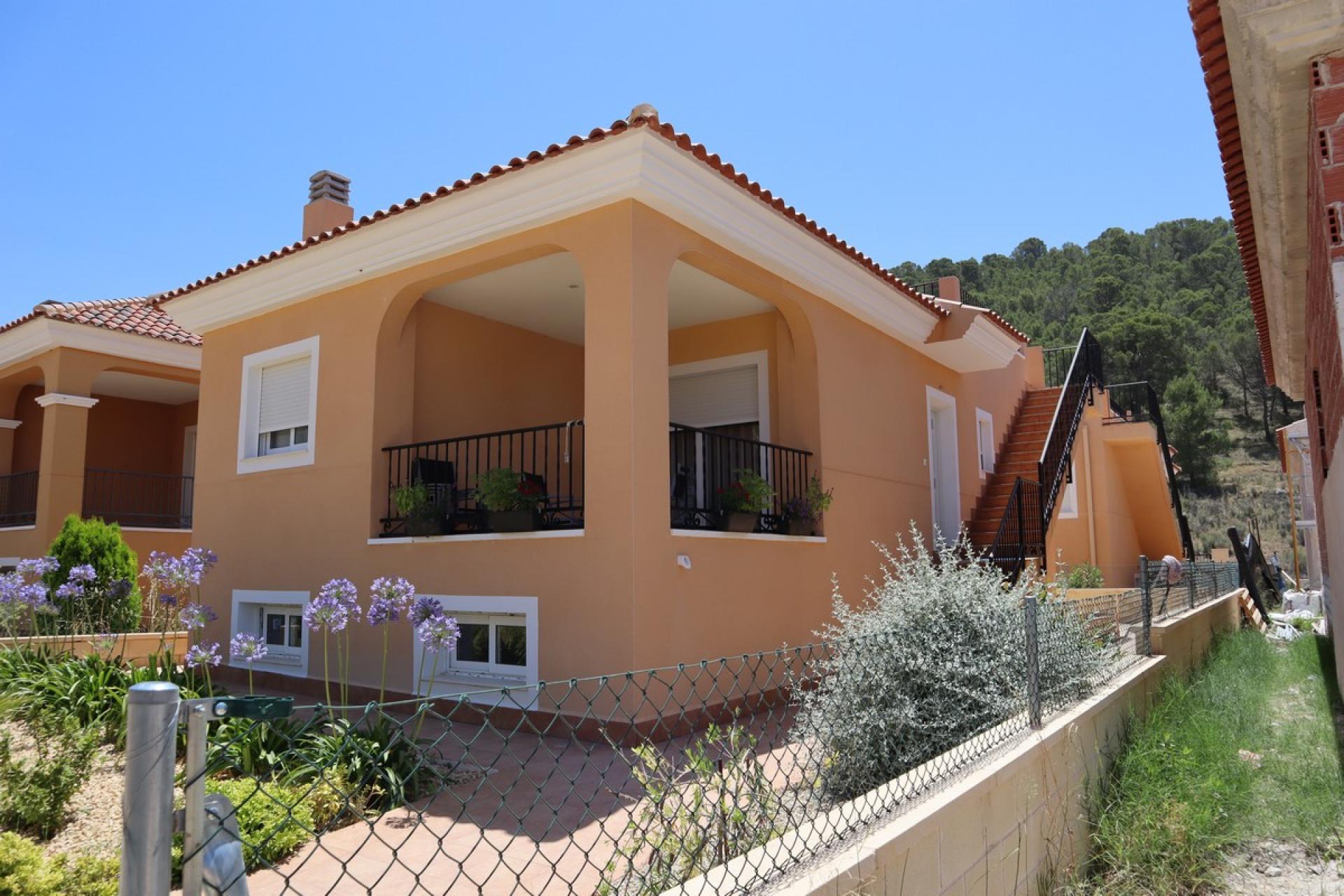 Maison individuelle bon marché à vendre dans les terres d'Alicante in Medvilla Spanje