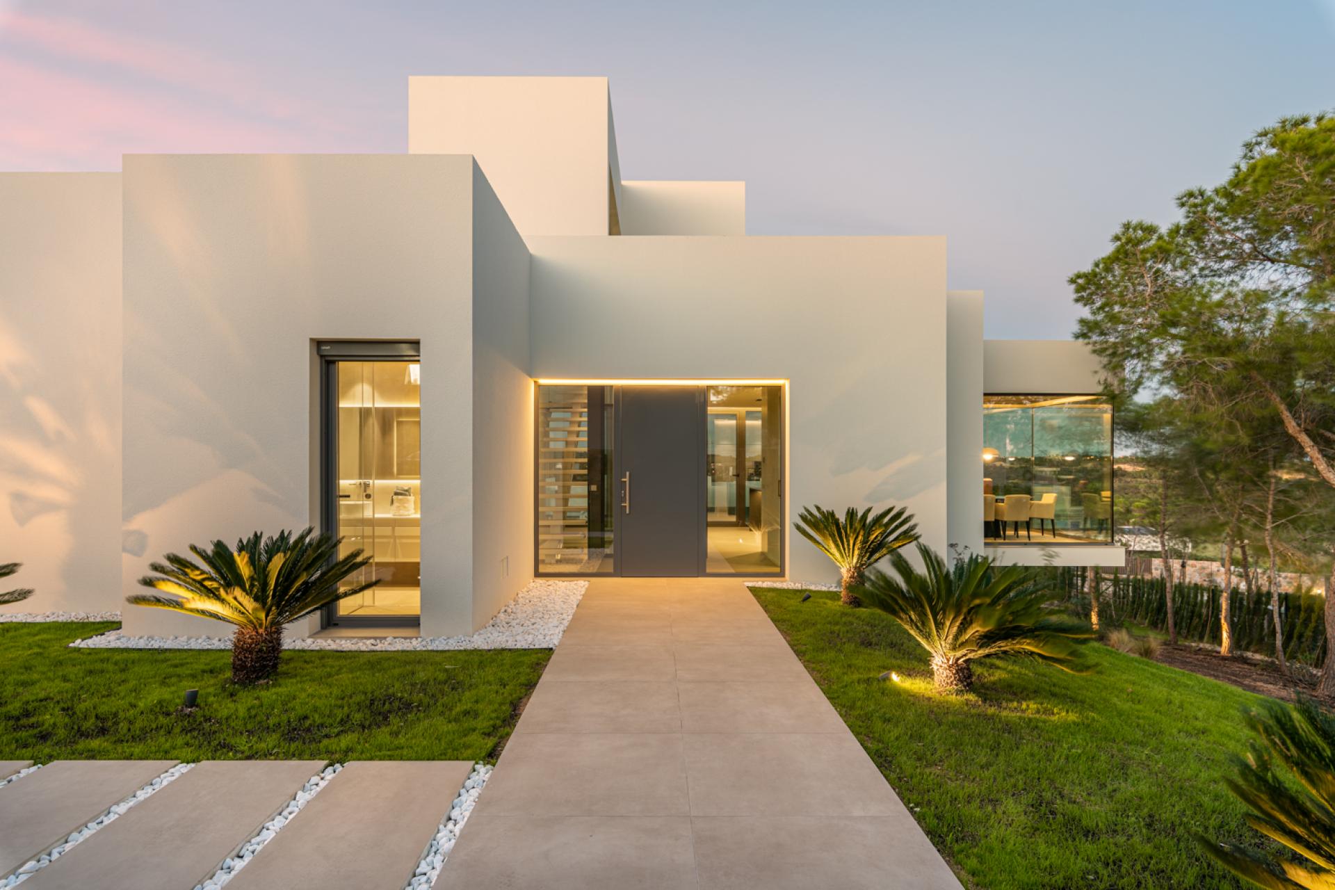 Villa au design unique sur le luxueux complexe de golf de Las Colinas in Medvilla Spanje