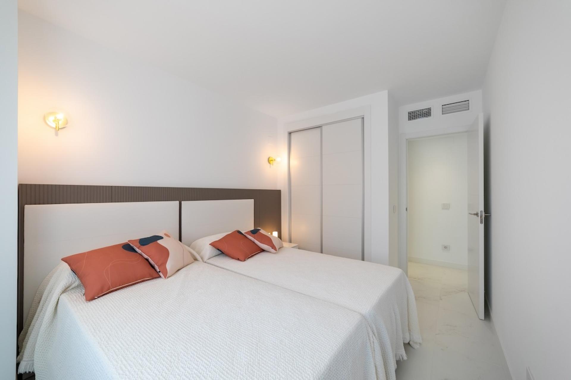 Appartements à vendre en première ligne de mer et de plage à Punta Prima in Medvilla Spanje