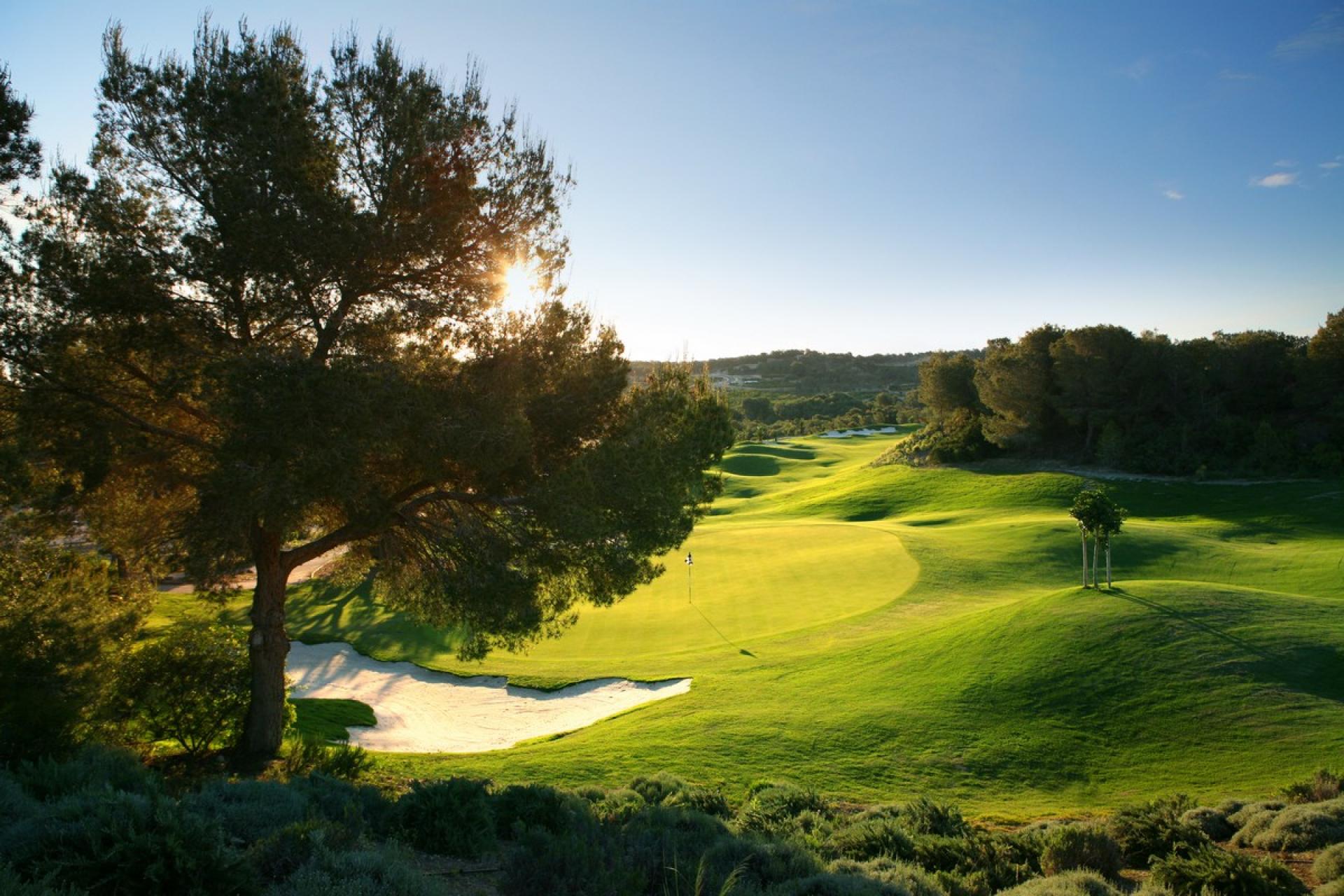 Nouvelle villa moderne et contemporaine au Las Colinas Golf & Country Club in Medvilla Spanje