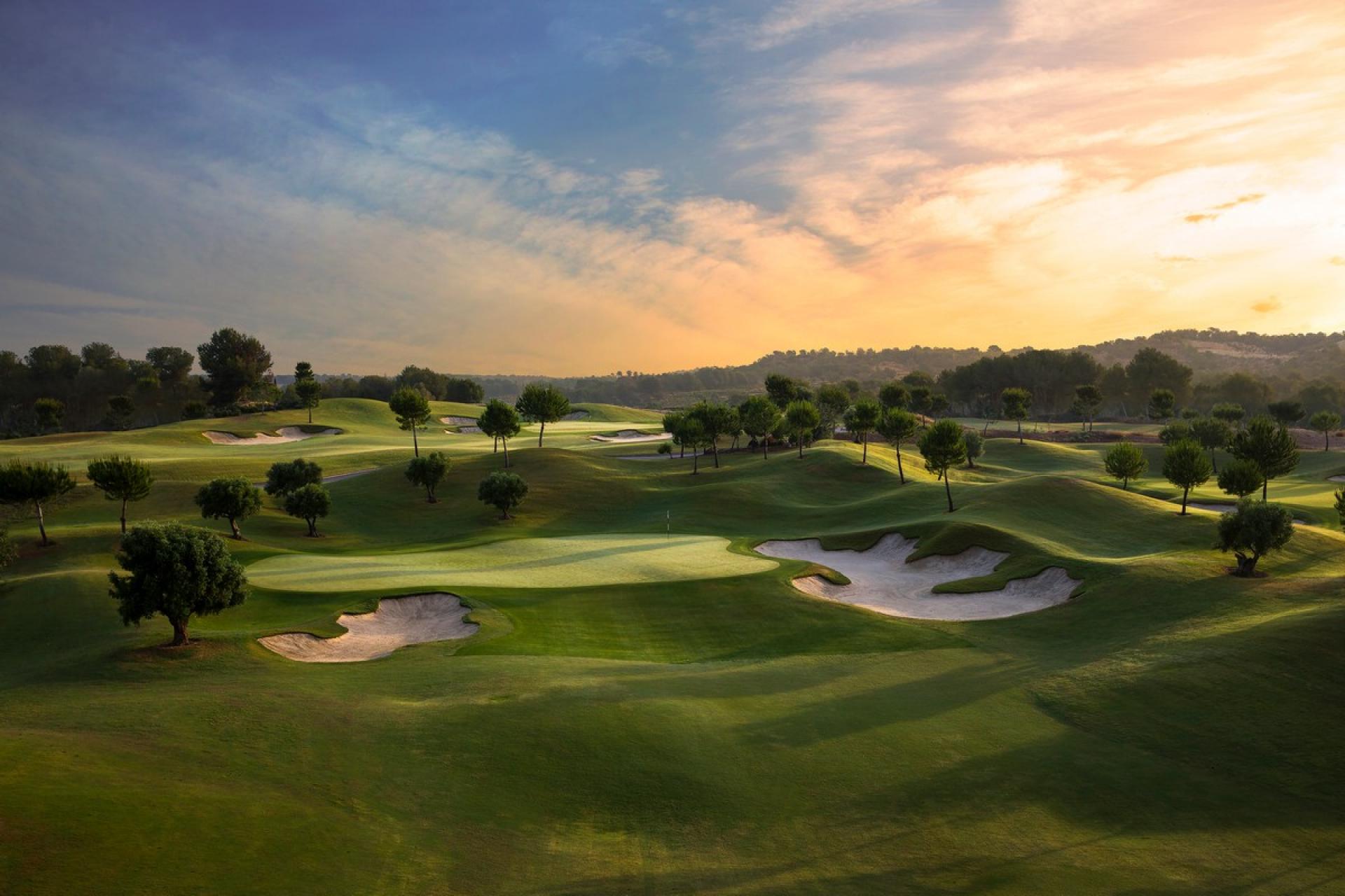 Nouvelle villa moderne et contemporaine au Las Colinas Golf & Country Club in Medvilla Spanje