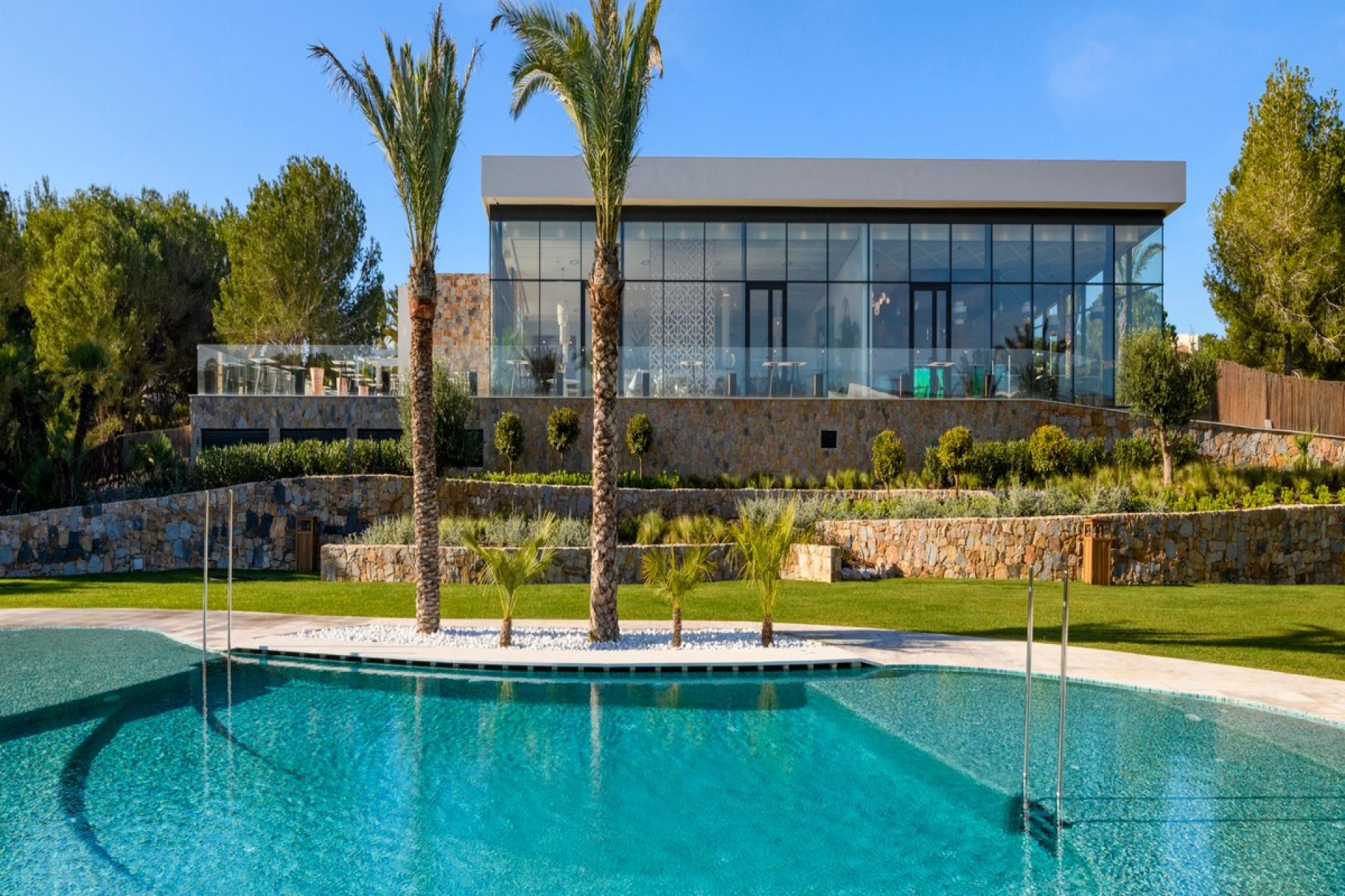 Nouvelle villa moderne et contemporaine au Las Colinas Golf & Country Club in Medvilla Spanje