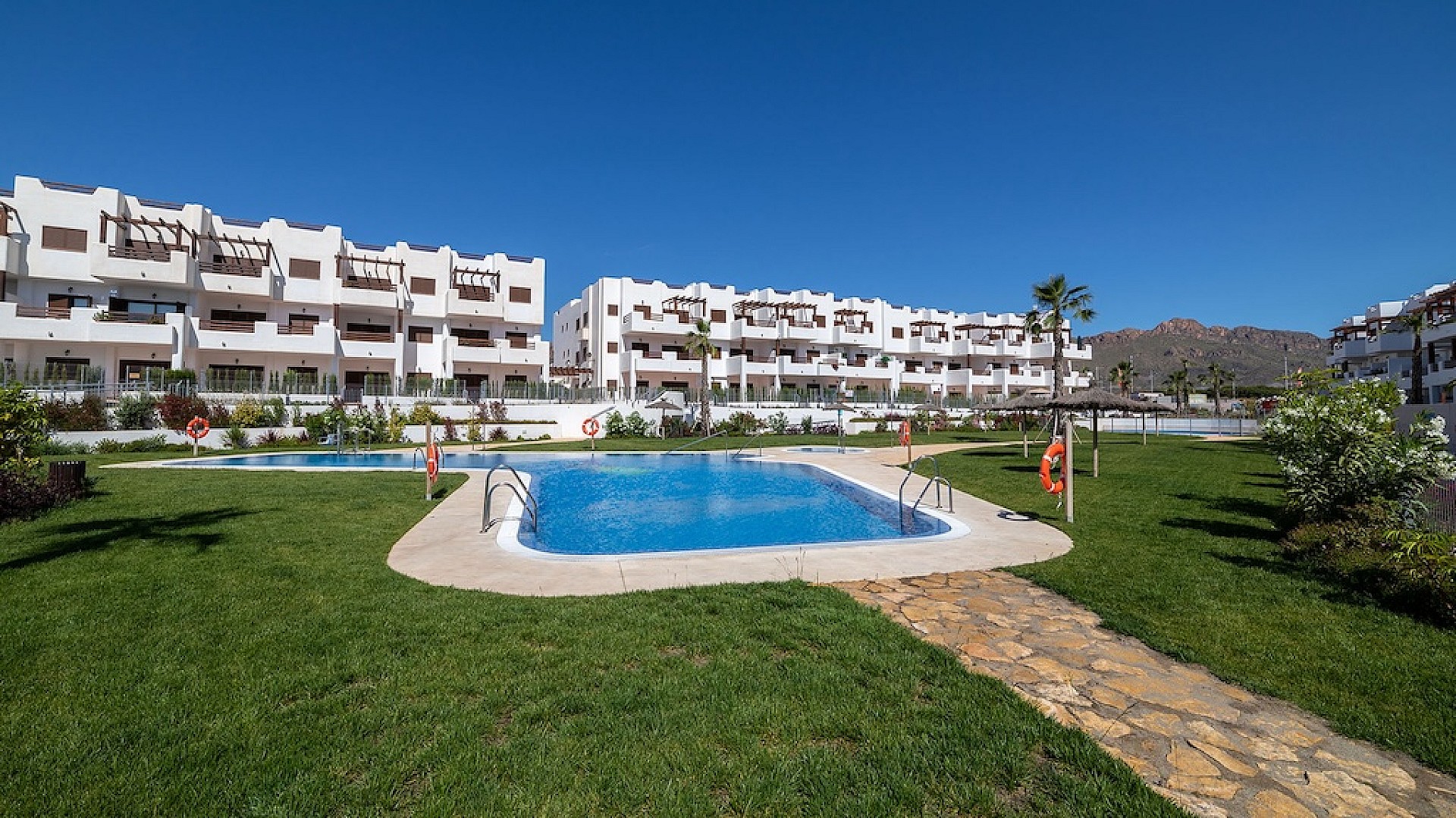 Beaux appartements avec terrasse près de la plage in Medvilla Spanje