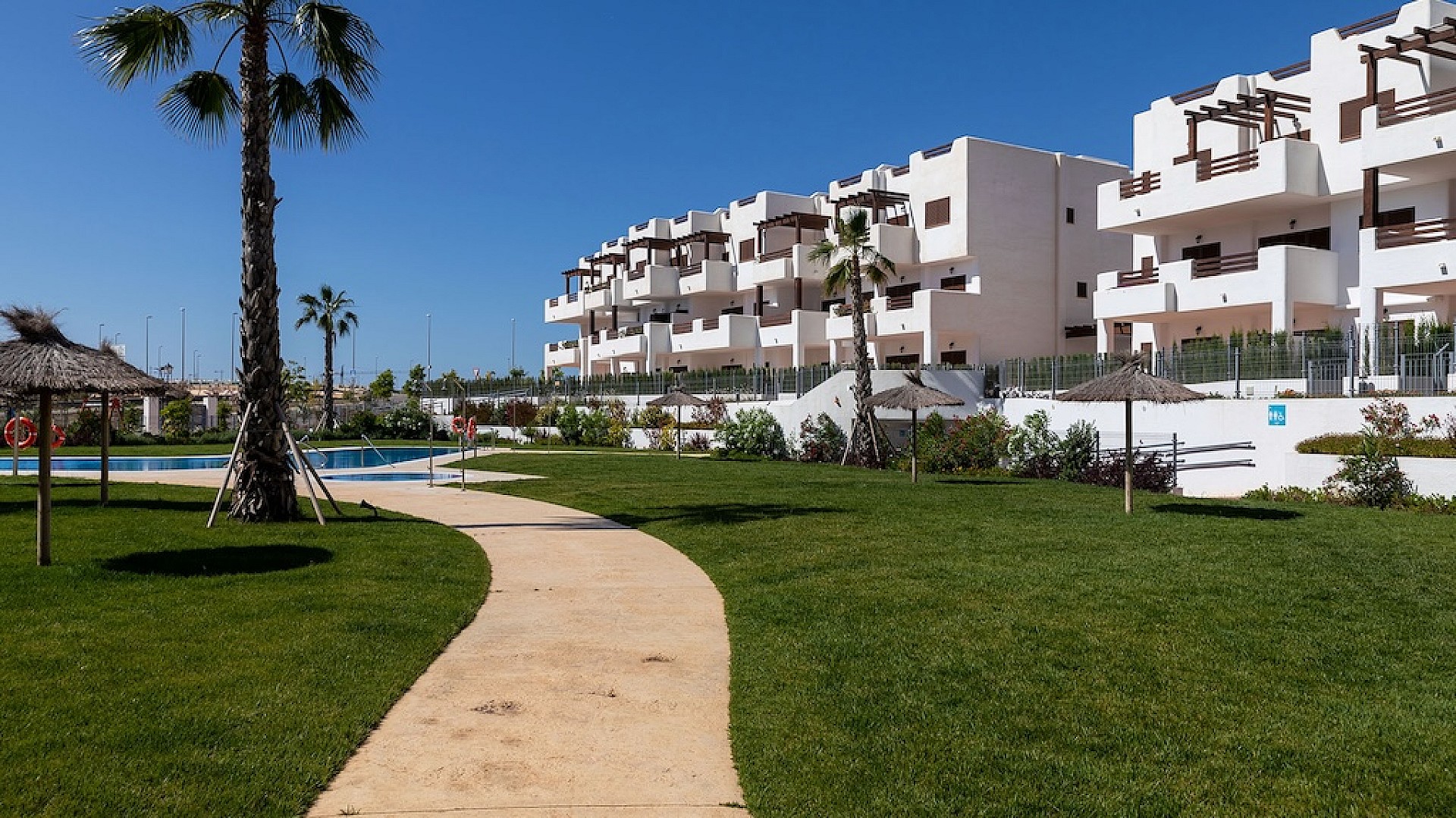 Beaux appartements avec terrasse près de la plage in Medvilla Spanje