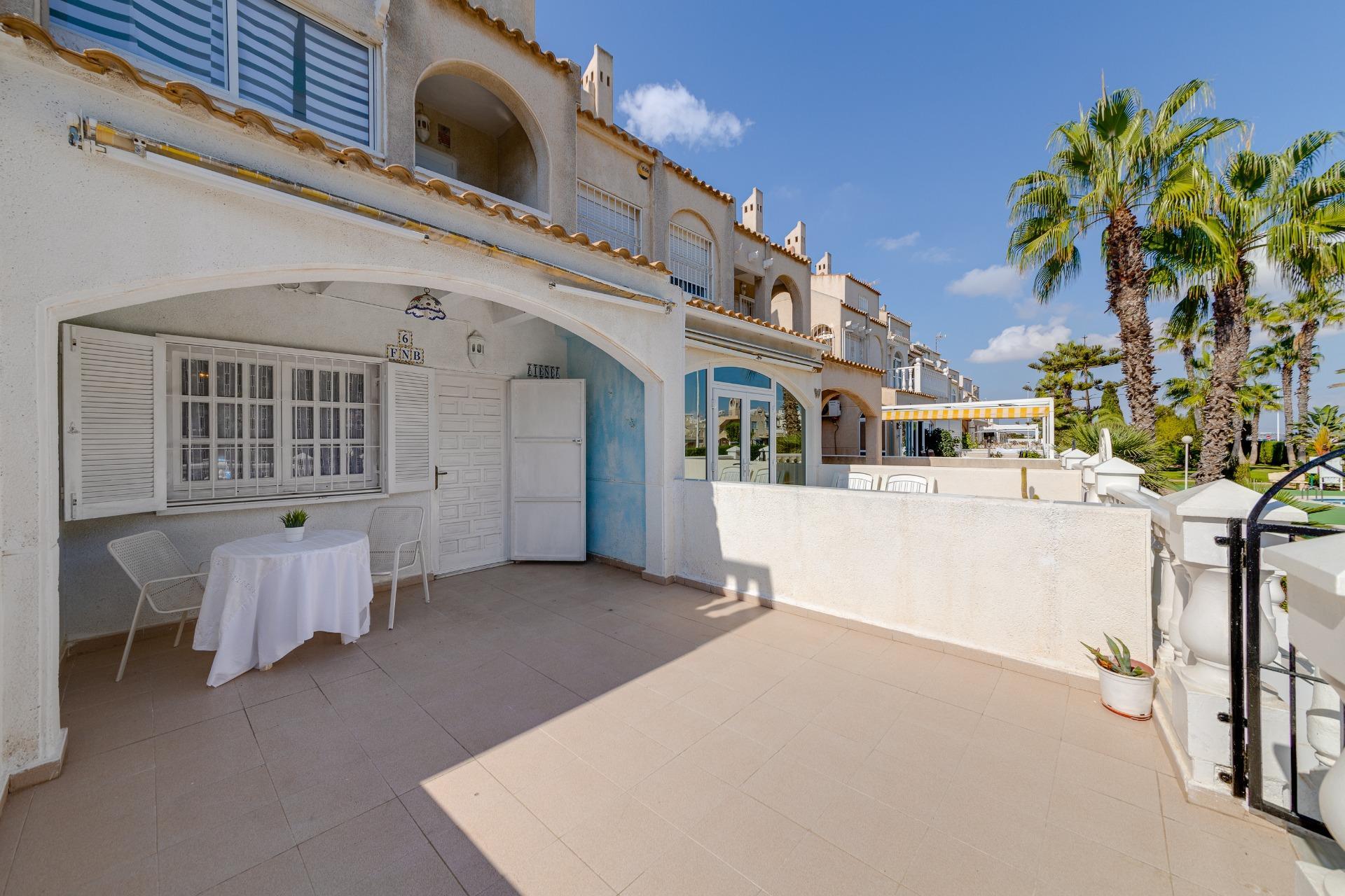 Belle propriété de 4 chambres à La Mata, Torrevieja in Medvilla Spanje