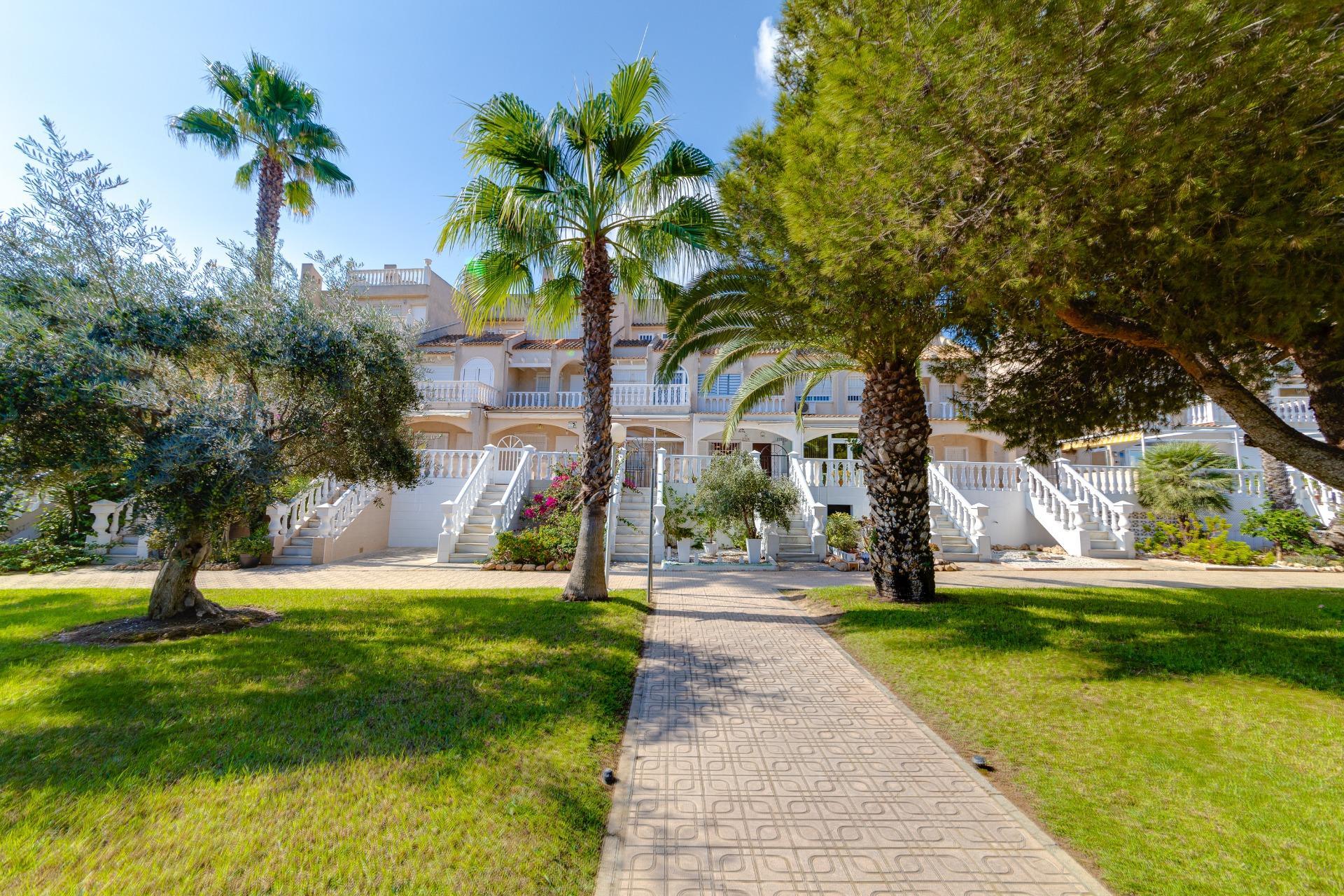 Belle propriété de 4 chambres à La Mata, Torrevieja in Medvilla Spanje