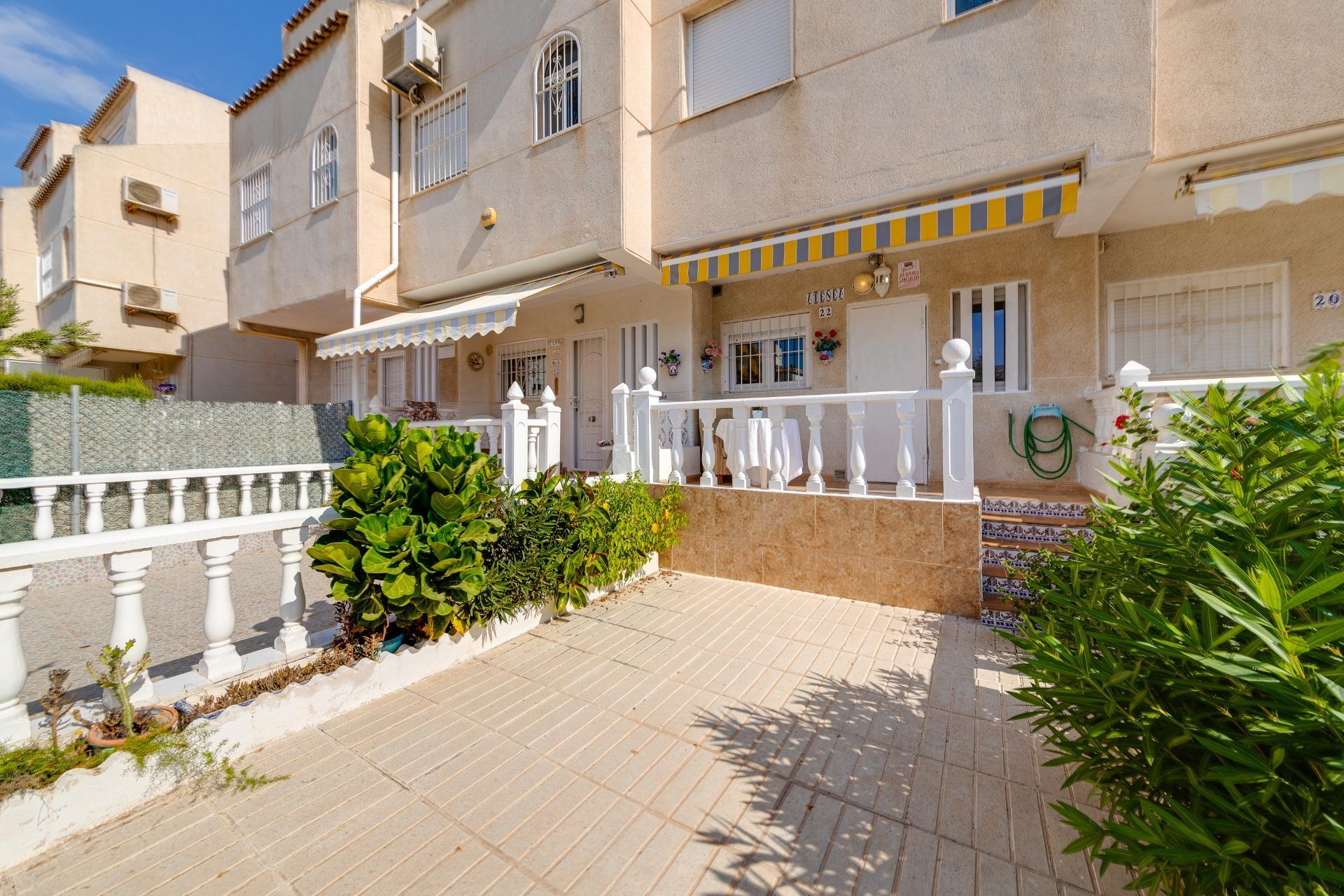 Belle propriété de 4 chambres à La Mata, Torrevieja in Medvilla Spanje