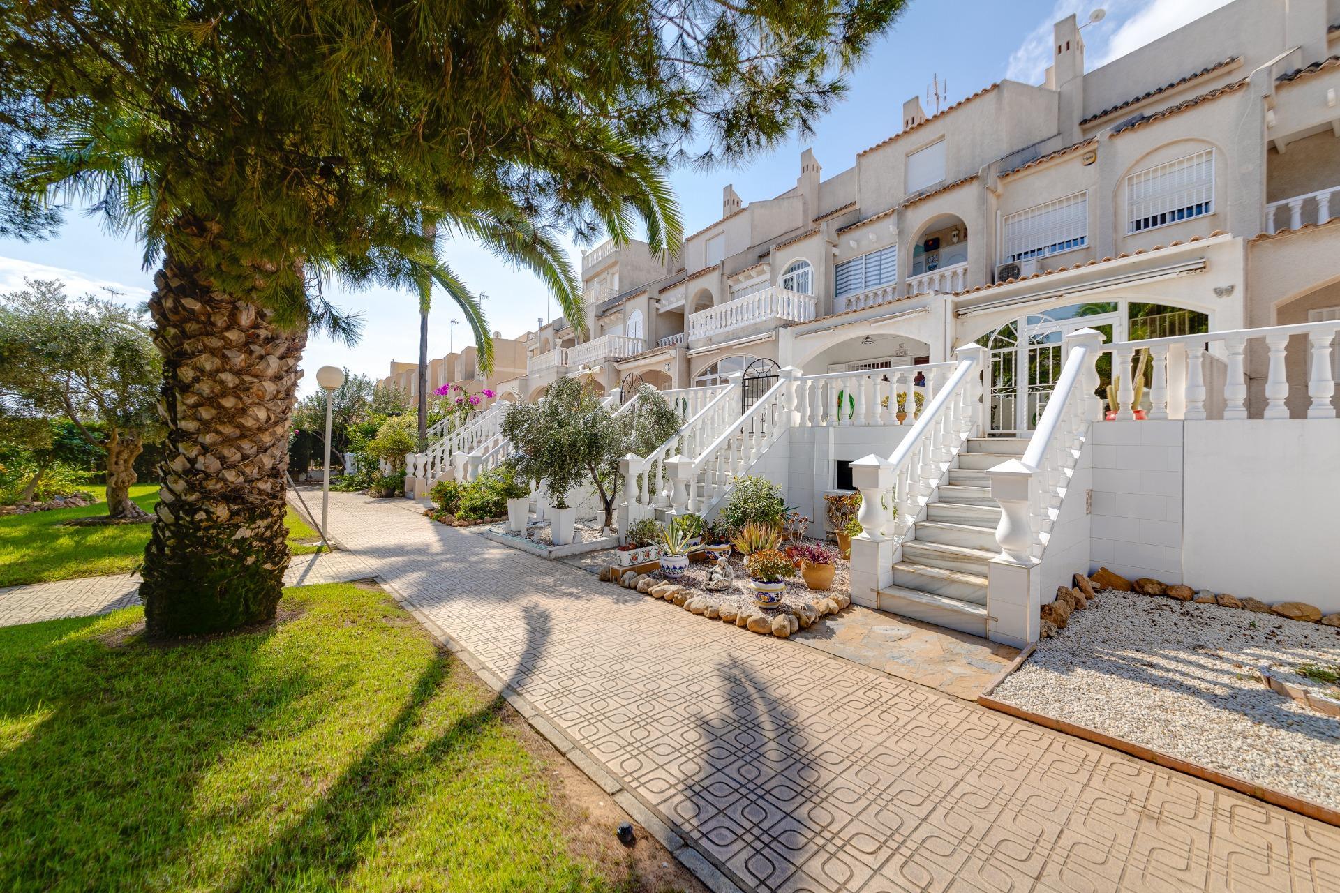 Belle propriété de 4 chambres à La Mata, Torrevieja in Medvilla Spanje