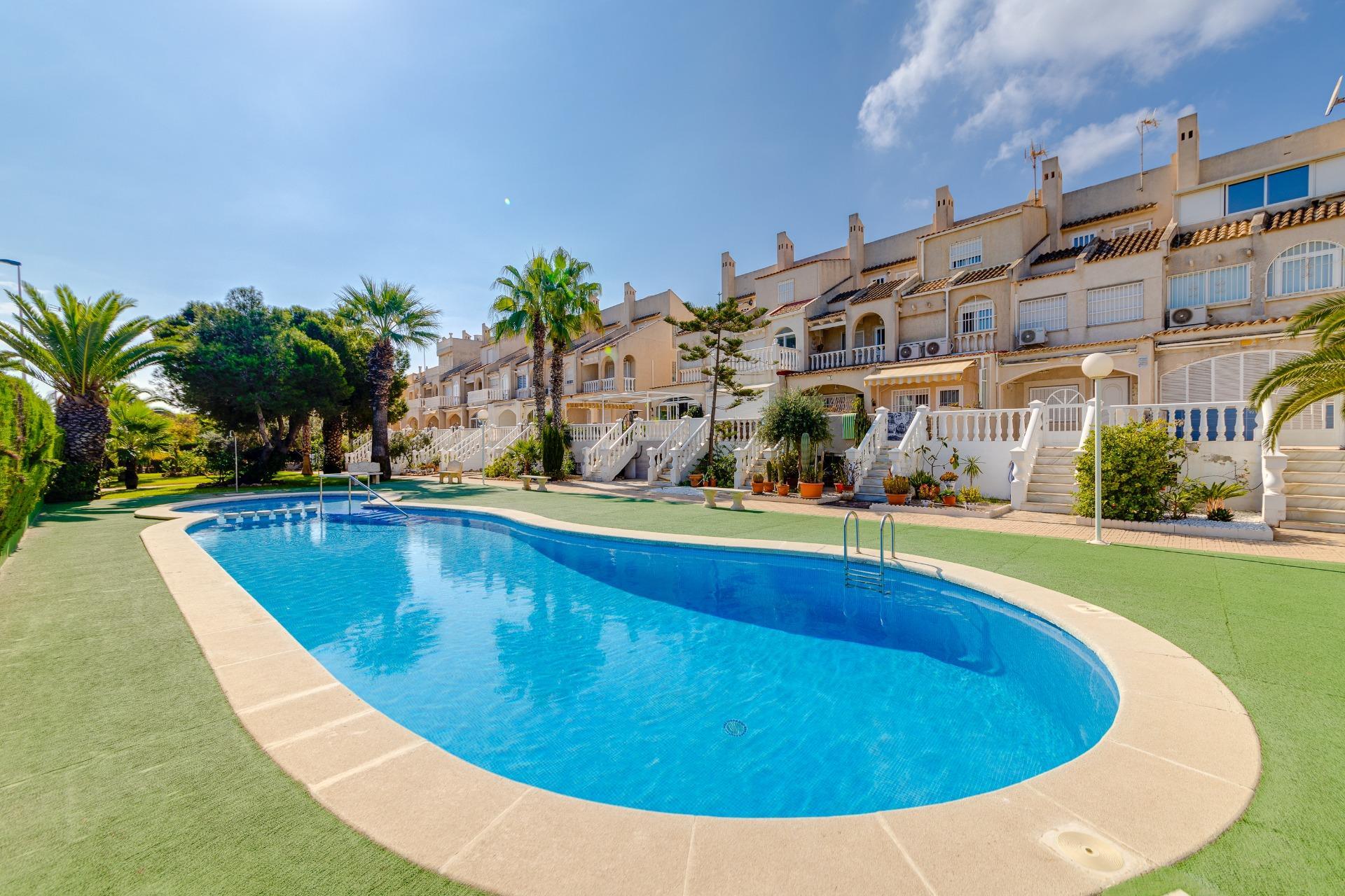 Belle propriété de 4 chambres à La Mata, Torrevieja in Medvilla Spanje