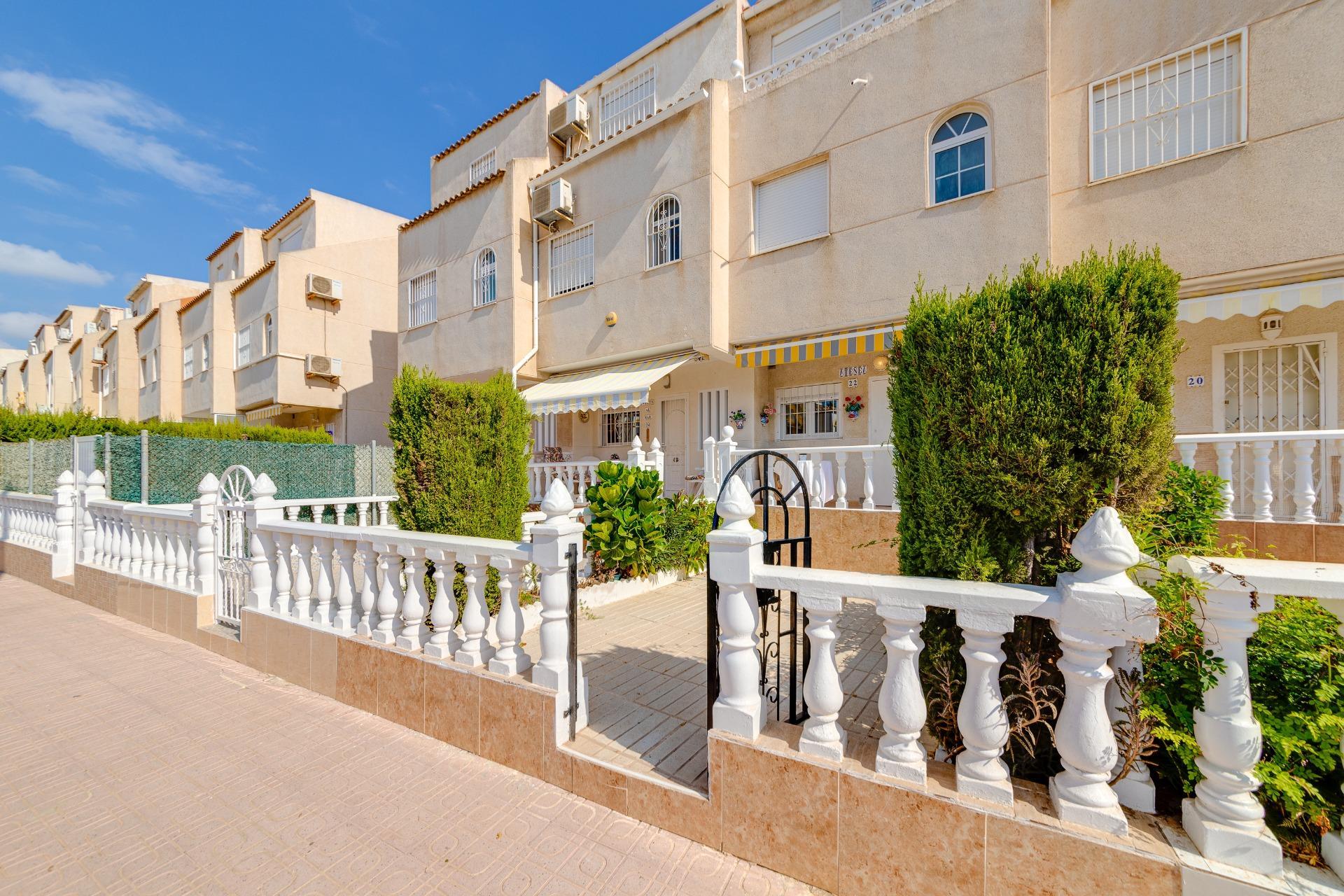 Belle propriété de 4 chambres à La Mata, Torrevieja in Medvilla Spanje