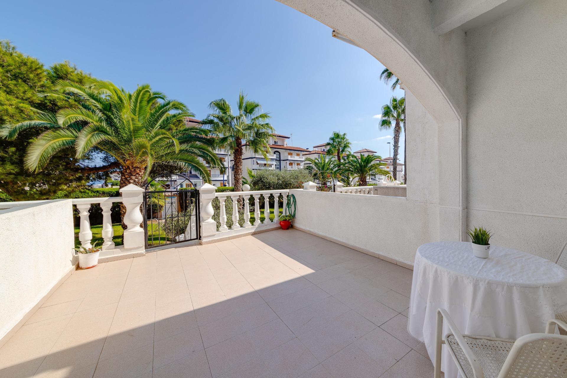 Belle propriété de 4 chambres à La Mata, Torrevieja in Medvilla Spanje