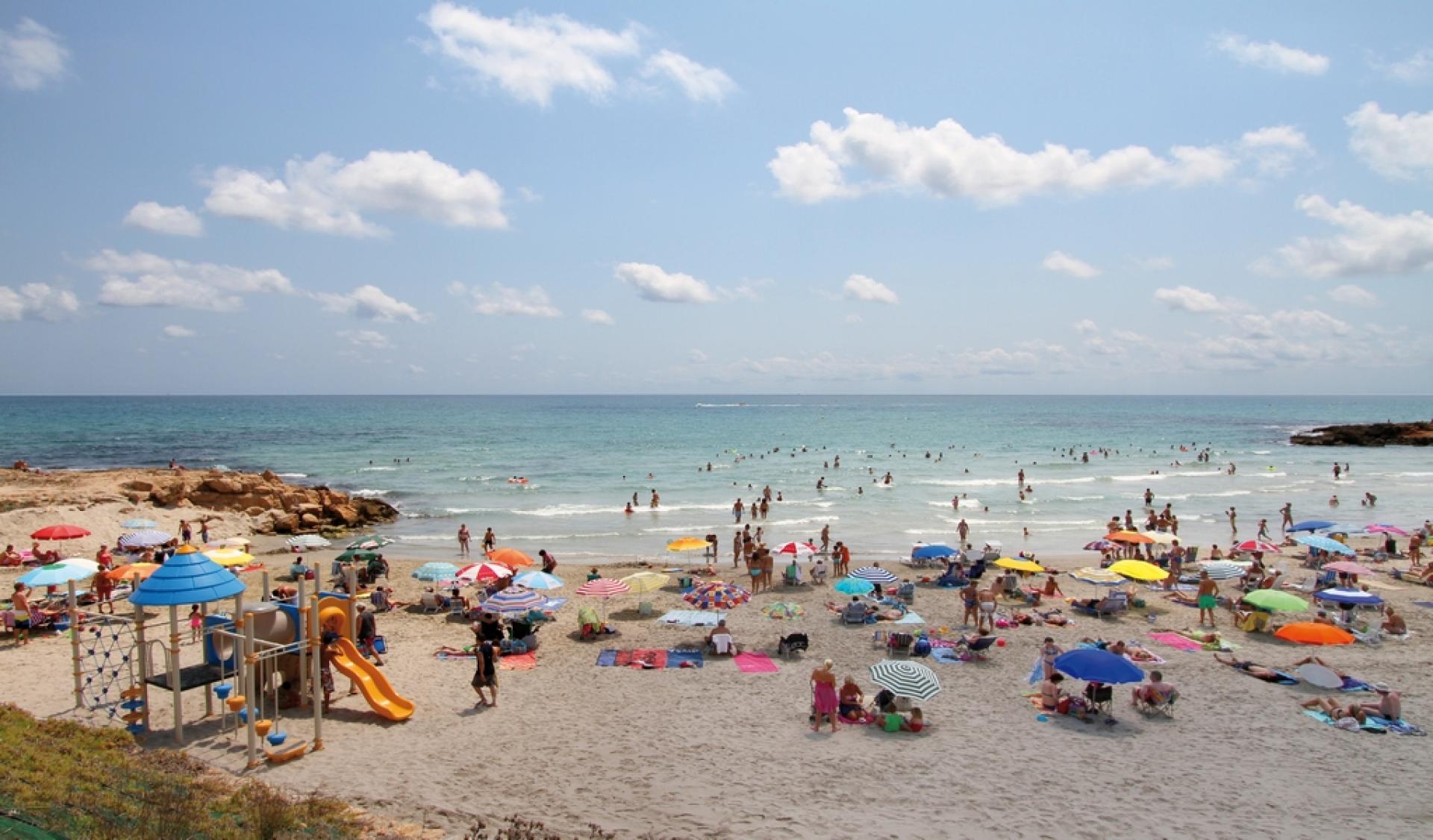 Appartements à vendre en première ligne de mer et de plage à Punta Prima in Medvilla Spanje