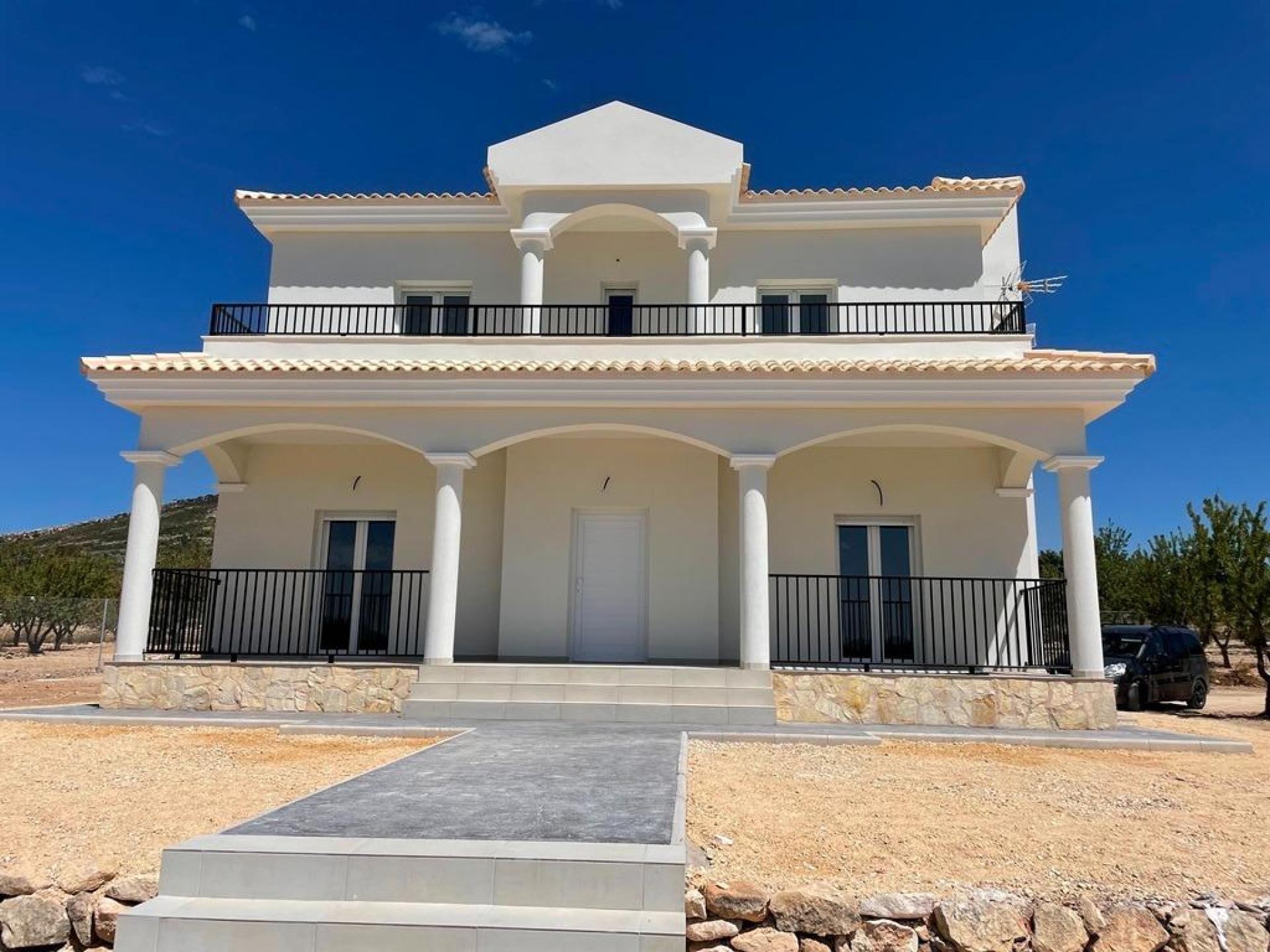 Nouvelles villas de luxe avec piscine inc. terre, licences en Alicante, Pinoso in Medvilla Spanje