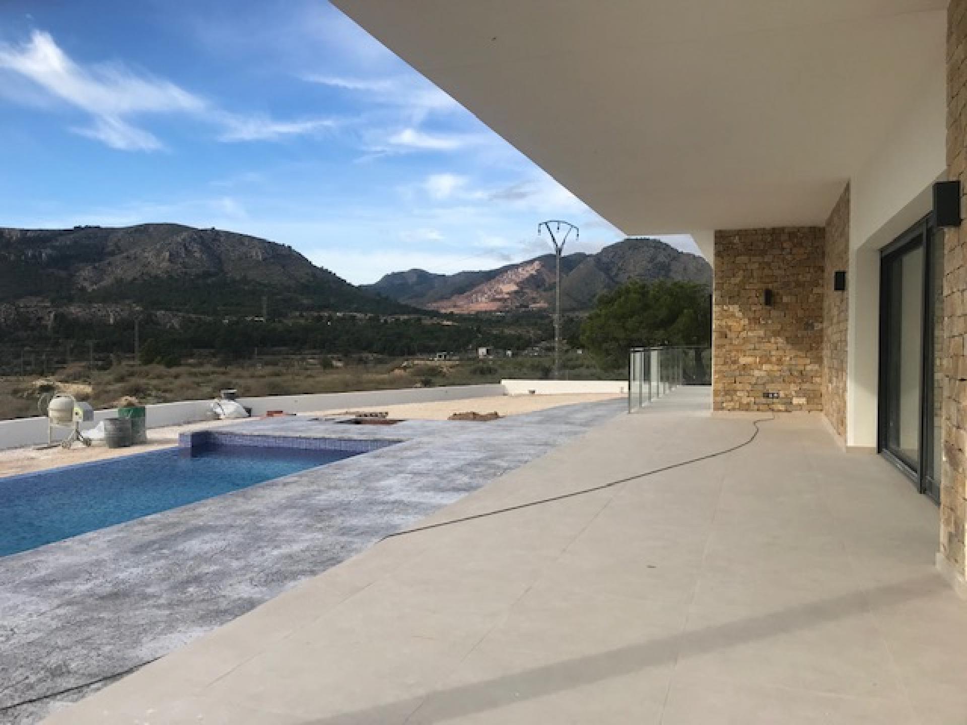 Nouvelle villa à La Romana, Alicante intérieur in Medvilla Spanje